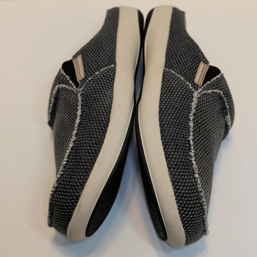Gecko Man Slip-On Canvas Slippers Size 8